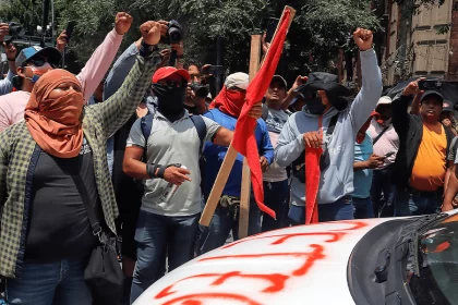 Maestros se manifestaron a las afueras de las inmediaciones de la Secretaría de Gobernación, provocando una serie de disturbios