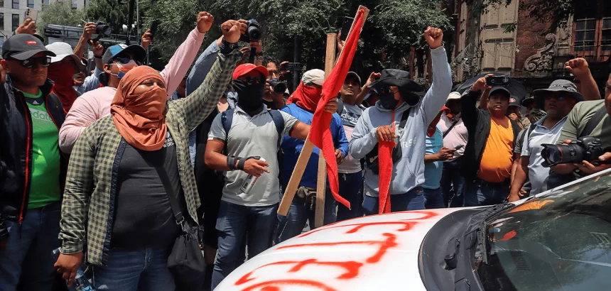 Maestros se manifestaron a las afueras de las inmediaciones de la Secretaría de Gobernación, provocando una serie de disturbios