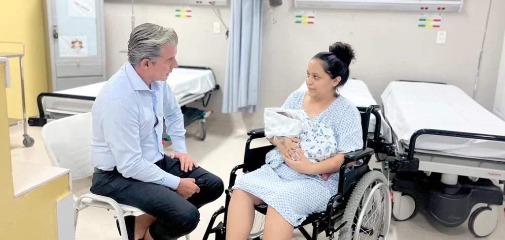 Nancy originaria de Monterrey sostuvo una charla con Jose Luis Morales a quien narro como fue la atencion integral que recibio en el Hospital de la Mujer donde dio a luz a su bebe