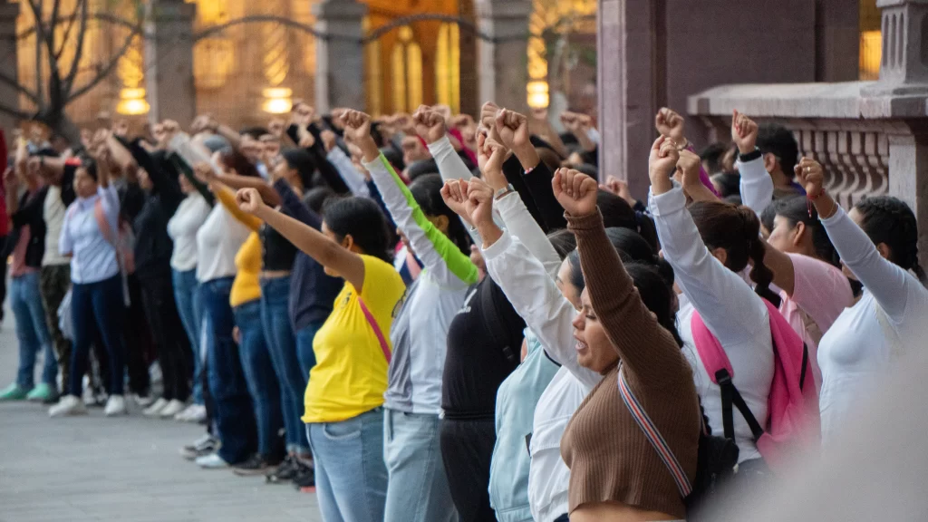 Normalistas de norte a sur en pie de lucha JLM