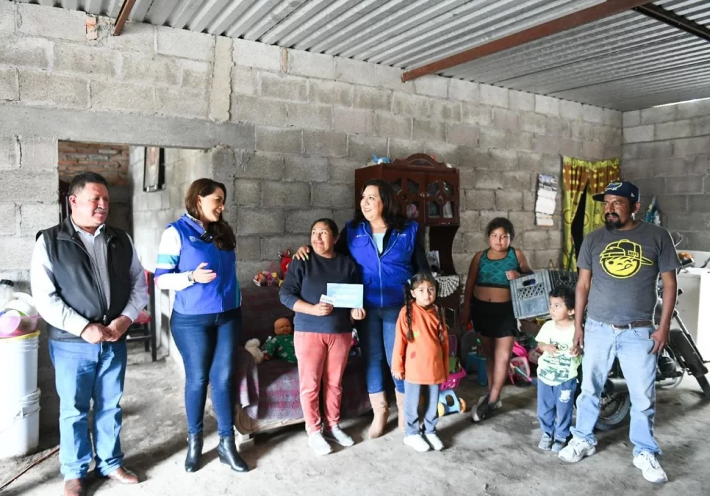 Se entregaron sacos de cemento a familias de 18 comunidades del municipio ara mejorar su vivienda