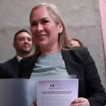 Silvia Rocío Delgado García, exdefensora del narcotraficante Joaquín "El Chapo" Guzmán, recibe constancia como jueza de lo penal