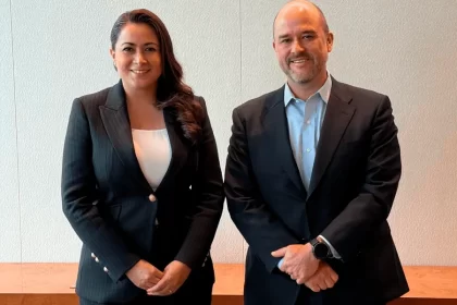 Tere Jiménez, gobernadora de Aguascalientes e Iván Espinosa, Director General Mundial de Nissan