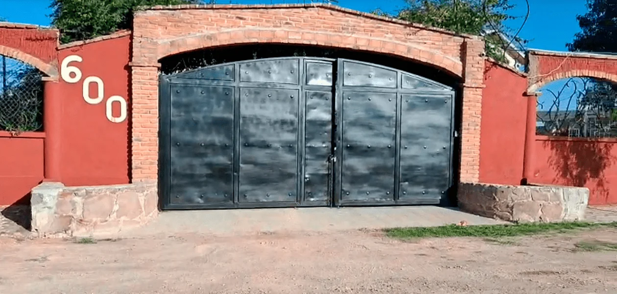 Un narcolaboratorio fue desmantelado la madrugada de este jueves, logrando el decomiso de 40 plantas de marihuana y dos detenidos