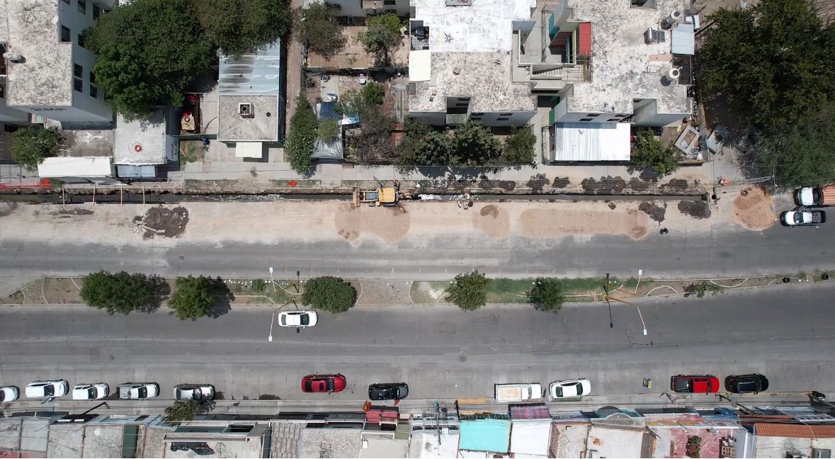 En coordinación con Obras Públicas Municipales y con una inversión de 530 mil pesos se rehabilita red de alcantarillado sanitario en Av. Paseo de la Asunción