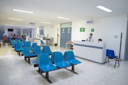 El hospital se especializa en áreas clave como ginecología, cirugía, pediatría y medicina interna; cuenta con una amplia gama de servicios médicos y quirúrgicos