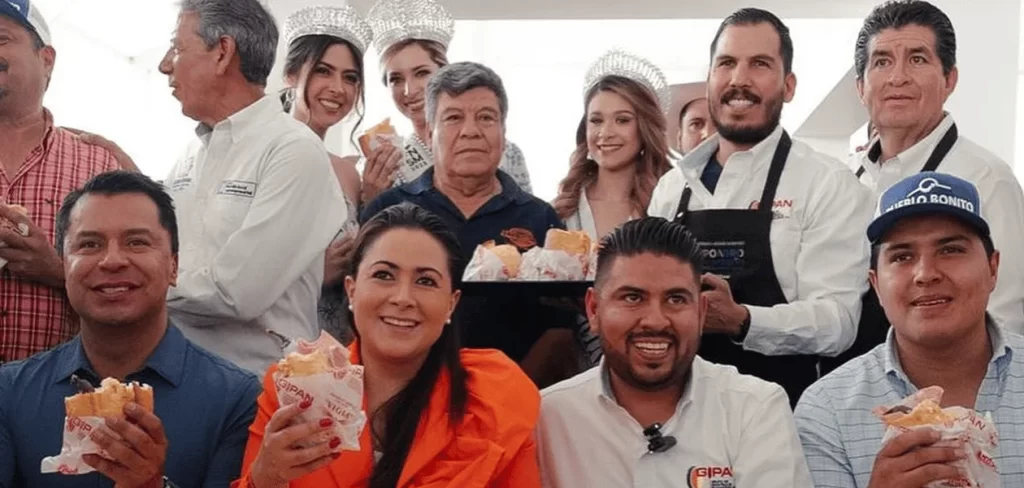 Ademas de la celebracion el gremio panadero difunde en otros espacios la tradicion del bolillo con crema como algo tipico y propio de Aguascalientes