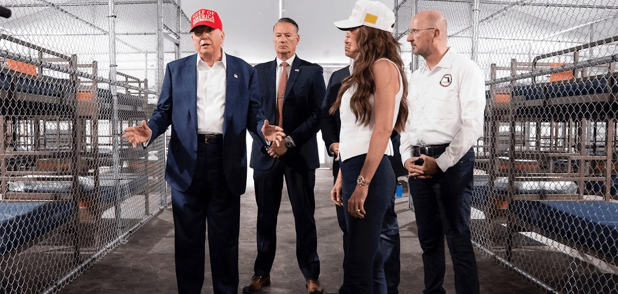 Alligator Alcatraz, fue inaugurada recientemente por el presidente de los Estados Unidos, Donald Trump, donde se burló de los migrantes