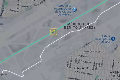 Avión procedente de Aguascalientes, a punto de chocar en AICM; grave falla en la torre de control. Foto: JLMNoticias / FlightRadar24 / Captura de Pantalla.