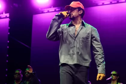 Bad Bunny durante un concierto. Foto de EFE.
