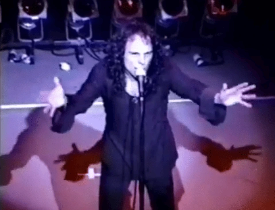 Black Sabath ofrecio su primer concierto oficial con Ronnie James Dio como vocalista sustituyendo a Ozzy Osbourne