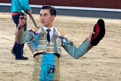 Bruno Aloi cortó su primera oreja en Las Ventas de Madrid, en su quinta actuación, en una noche de valentía, entrega y buen toreo. Foto: JLMNoticias/ Francisco Alcocer / Cortesía.