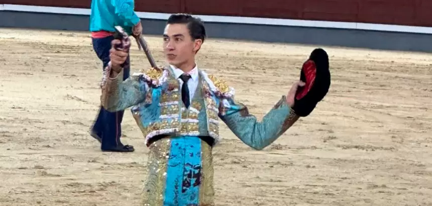 Bruno Aloi cortó su primera oreja en Las Ventas de Madrid, en su quinta actuación, en una noche de valentía, entrega y buen toreo. Foto: JLMNoticias/ Francisco Alcocer / Cortesía.