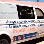 Camioneta de Vifac de Ciudad Juárez, Chihuahua con logotipo de beneficiarios. Foto Verónica Martínez Open Democracy