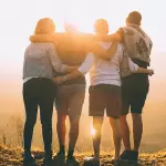 Día del Amigo, es la conmemoración de los lazos amistosos que nos unen a los demás. Foto Helena Lopes Unsplash