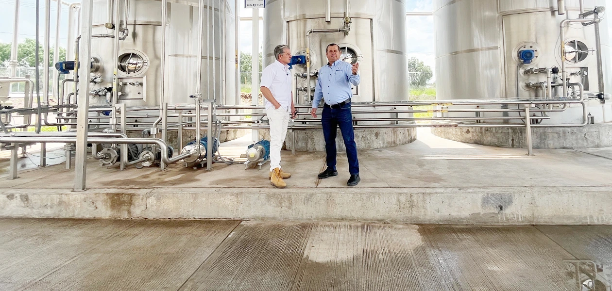 Durante una visita a la planta de AliLeche, el Gigante del Campo de JLMNoticias y José Luis Morales, reconoció el trabajo de las empresas que buscan el desarrollo de Aguascalientes.