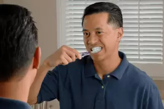 El lavado de dientes, tan importante como el lavado de mano, asegura el experto en salud bucal César Ramírez Ruelas. Foto National Cancer Institute