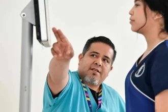 La Clínica de la Columna del DIF brinda terapias especializadas a bajo costo, con atención diaria a más de 100 personas y nueva tecnología de rehabilitación.