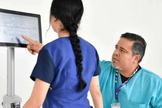 La Clínica de la Columna del DIF ha atendido a más de 8 mil personas en 2025. Ofrece terapias especializadas y tecnología avanzada a bajo costo.