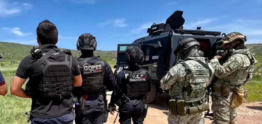 Operativo en Rincón de Romos desmantela campamento y deja 18 detenidos; autoridades aseguran armas y vehículos en Pabellón de Hidalgo.