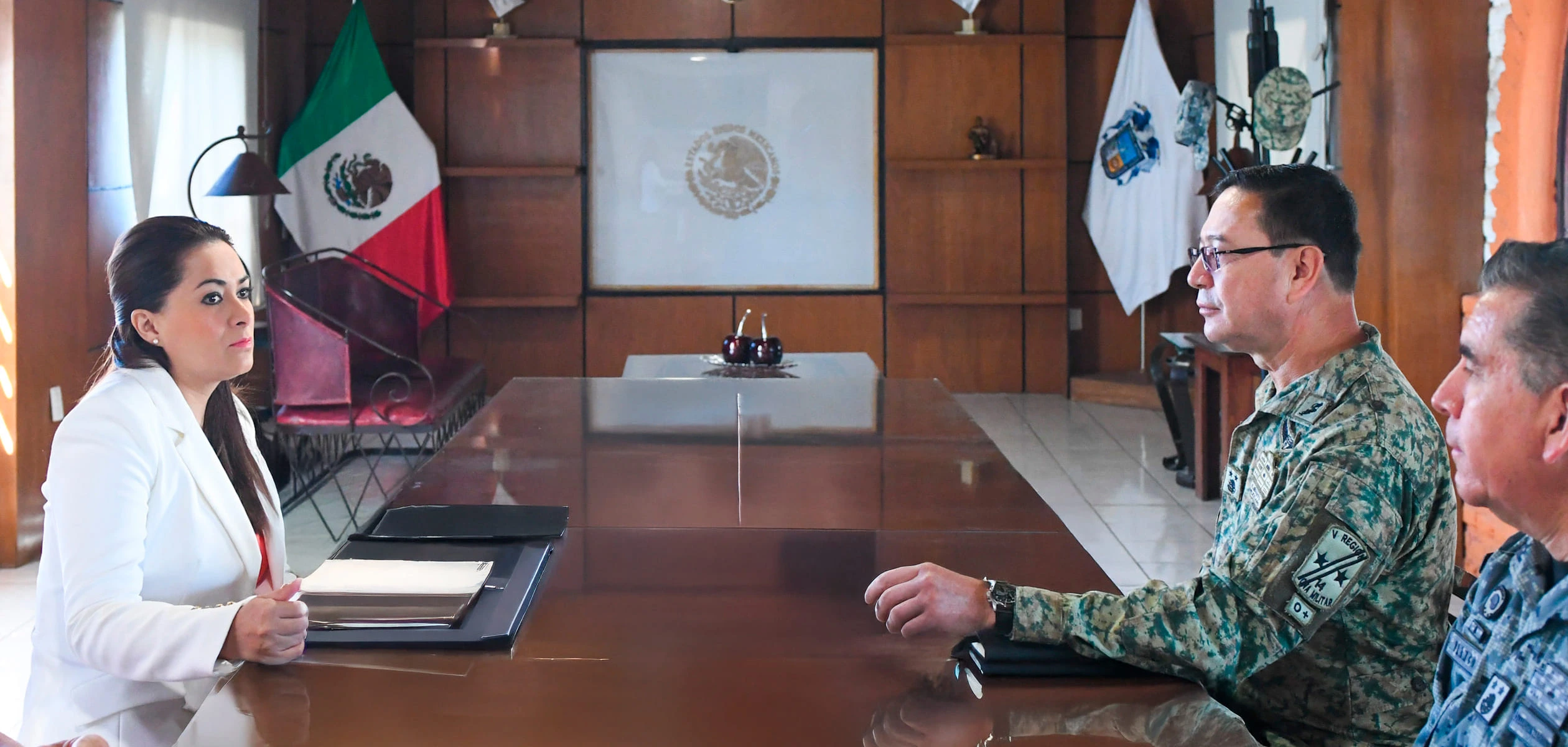 Gobierno de Aguascalientes, Ejército y Guardia Nacional refuerzan estrategias de seguridad en reunión clave del Plan Blindaje Aguascalientes.