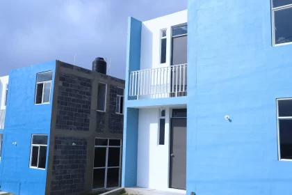 Se construyen cuatro fraccionamientos de vivienda social en Aguascalientes; el programa contempla más de 14 mil casas para familias vulnerables.