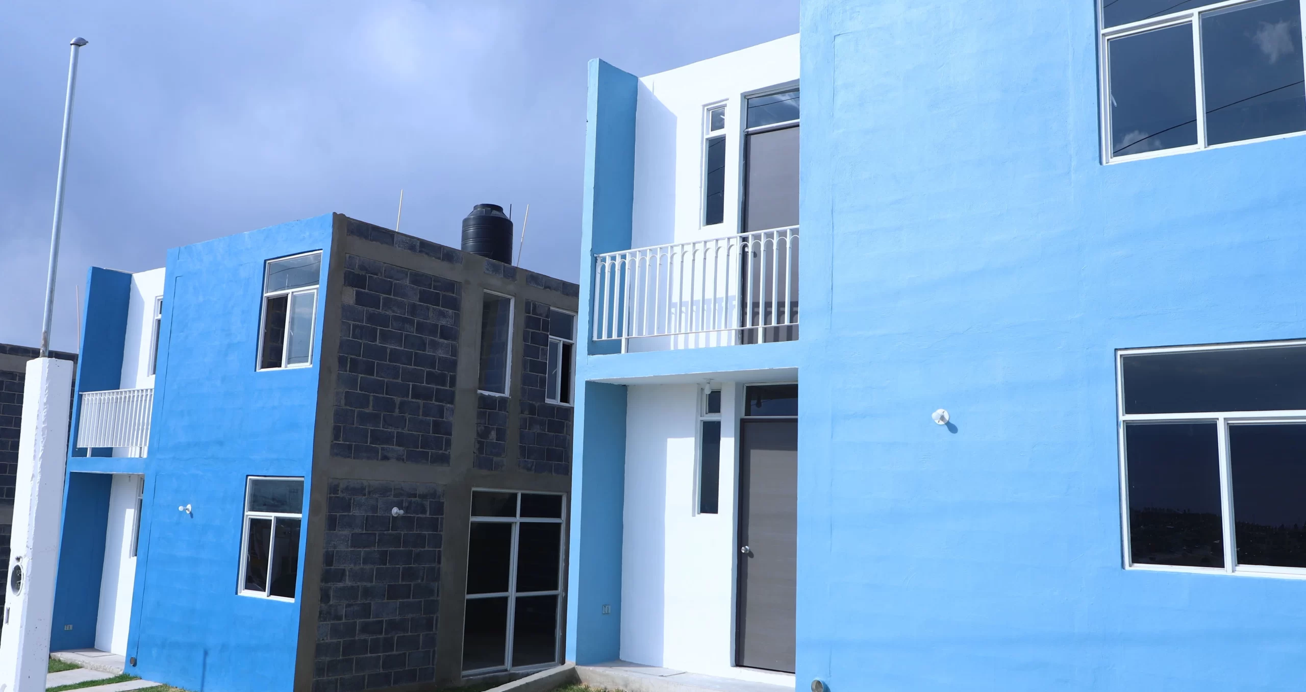 Se construyen cuatro fraccionamientos de vivienda social en Aguascalientes; el programa contempla más de 14 mil casas para familias vulnerables.