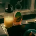 Imagen ilustrativa de lavar trastes. ¿Lavar trastes reduce el estrés? Esto confirma la ciencia. Foto: JLMNoticias / Devon MacKay / Unsplash.