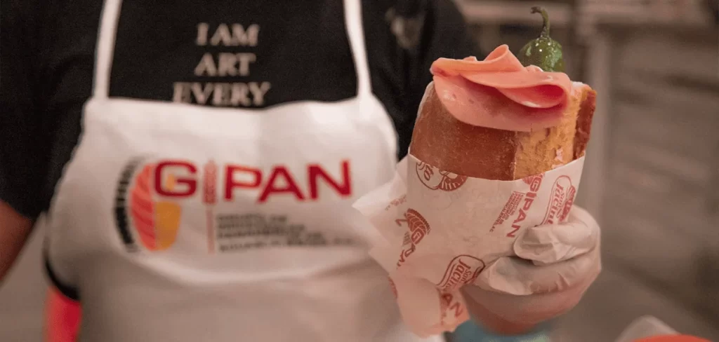 Panaderos de Aguascalientes se unen para reagalar mas de 20 mil bolillos con crema con el que buscaran romper record
