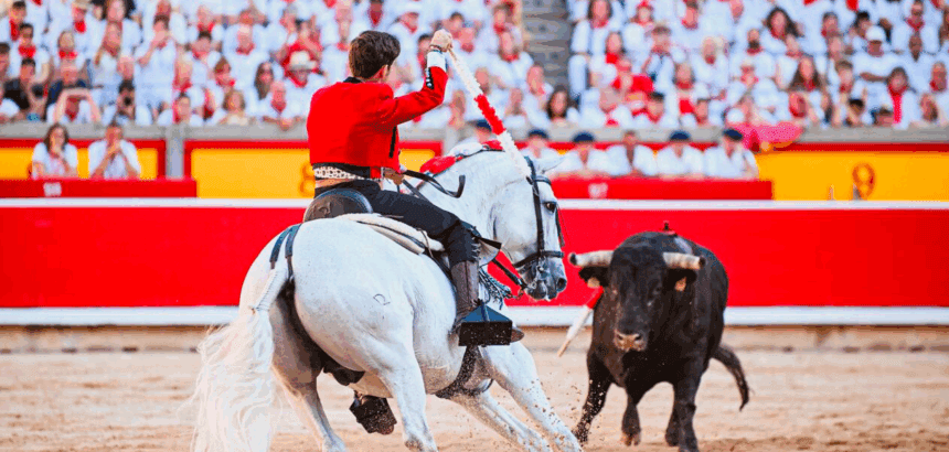 Guillermo Hermoso, en Pamplona corta un rabo, como Aguascalientes