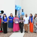 Tere Jiménez entrega vivienda a ganadores del sorteo por el día de la familia