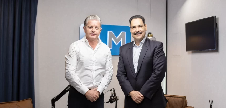 El senador Toño Martín del Campo, conversando con el periodista José Luis Morales en el podcast de JLMNoticias. Foto: JLMNoticias / Valeria Linares.