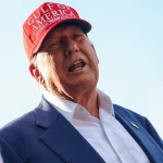 Trump visita Alligator Alcatraz, en medio de burlas por los peligros del lugar para los detenidos inmigrantes