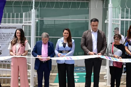 Tere Jiménez entrega la renovada Uneme EC en Rincón de Romos; beneficiará a más de 50 mil personas con atención gratuita a enfermedades crónicas.