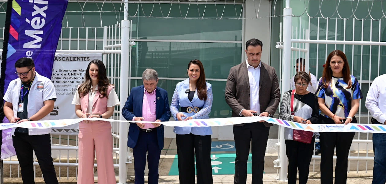 Tere Jiménez entrega la renovada Uneme EC en Rincón de Romos; beneficiará a más de 50 mil personas con atención gratuita a enfermedades crónicas.