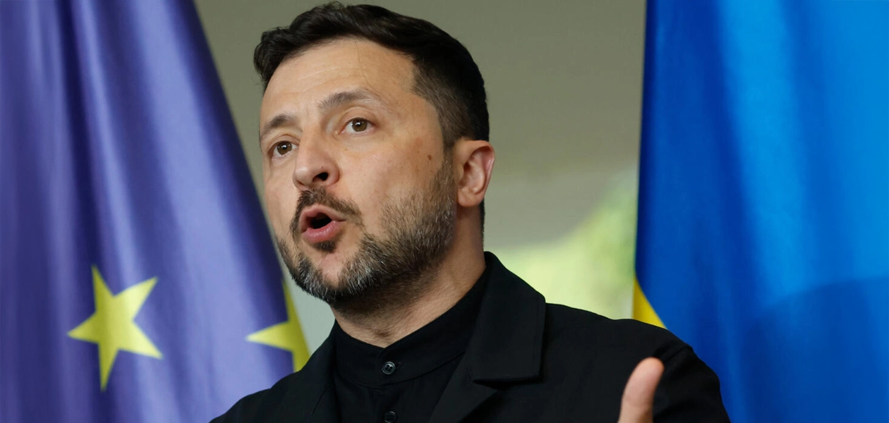 Volodímir Zelenski, presidente de Ucrania, celebra acuerdos con Dinamarca y Estados Unidos para la producción de armamento.