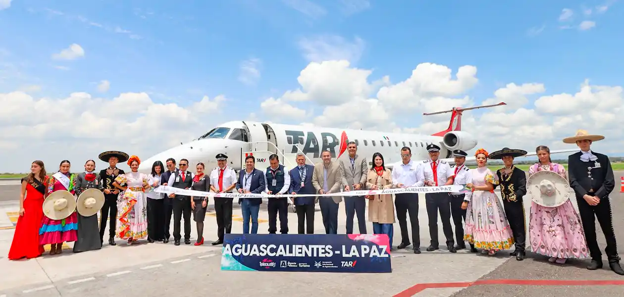Aguascalientes y La Paz ya están conectados por vuelo directo. TAR Aerolíneas inaugura una nueva ruta aérea que operará cuatro días a la semana, con tarifas desde mil 200 pesos. Foto: JLMNoticias / Especial / Gobierno de Aguascalientes.