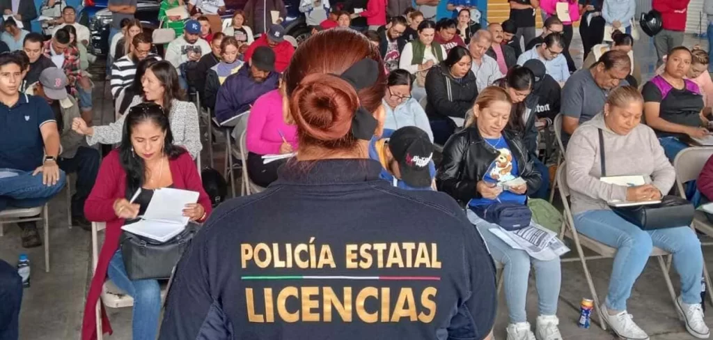 Módulos móviles de la SSPE permiten tramitar licencias sin acudir a oficinas centrales. Atenderán en delegaciones urbanas y rurales de Aguascalientes.