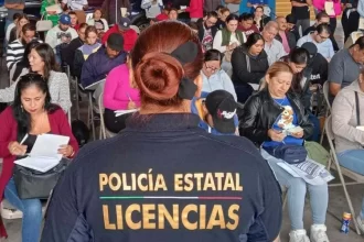 Módulos móviles de la SSPE permiten tramitar licencias sin acudir a oficinas centrales. Atenderán en delegaciones urbanas y rurales de Aguascalientes.