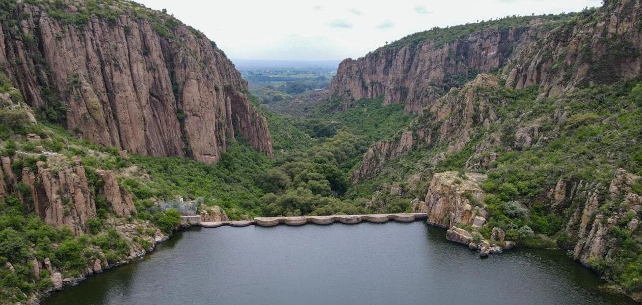 Presas de Aguascalientes alcanzan niveles históricos tras las lluvias de junio. La estrategia de mantenimiento permitió captar más agua para el campo.