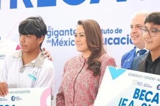 Tere Jiménez entrega becas en Jesús María, San Francisco de los Romo y Calvillo, reafirmando su compromiso con la educación en Aguascalientes.