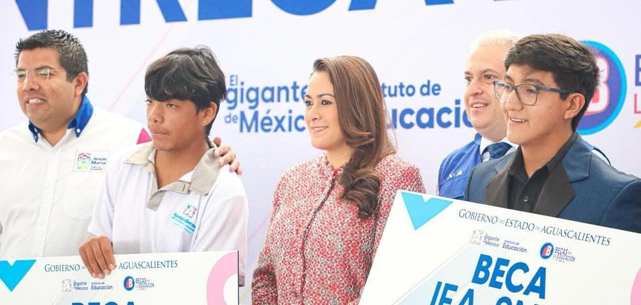 Tere Jiménez entrega becas en Jesús María, San Francisco de los Romo y Calvillo, reafirmando su compromiso con la educación en Aguascalientes.