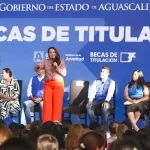Tere Jiménez entrega 2 mil becas de titulación a jóvenes universitarios en Aguascalientes y reafirma su compromiso con la educación y el desarrollo profesional.