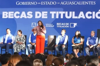 Tere Jiménez entrega 2 mil becas de titulación a jóvenes universitarios en Aguascalientes y reafirma su compromiso con la educación y el desarrollo profesional.