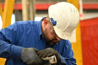 Actividad industrial de Aguascalientes crece 3.1%, superando al promedio nacional. Construcción y manufactura destacan por su dinamismo.