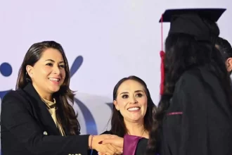 Tere Jiménez felicitó a más de 450 egresados del Cecytea e hizo un llamado a seguir estudiando para construir un mejor futuro en Aguascalientes.