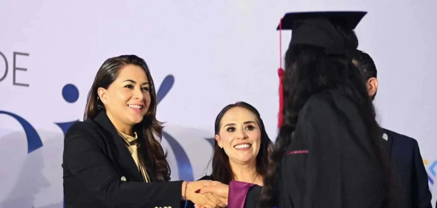 Tere Jiménez felicitó a más de 450 egresados del Cecytea e hizo un llamado a seguir estudiando para construir un mejor futuro en Aguascalientes.