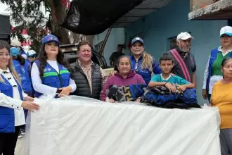 El Gobierno del Estado atiende a familias afectadas por el desbordamiento del arroyo Piedras Negras en Asientos con limpieza, refugio y apoyos sociales.