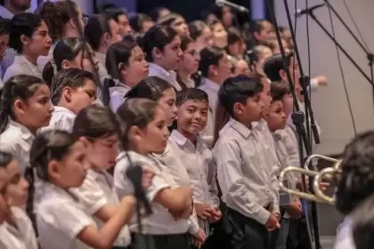 Más de 200 niñas y niños de 15 estados cerraron el Encuentro Nacional Esperanza Azteca con un emotivo concierto en el Teatro Aguascalientes.