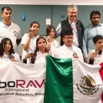 Estudiantes de Aguascalientes ganan tercer lugar en RoboRAVE 2025 en Silicon Valley, destacando con robots diseñados y programados por ellos mismos.